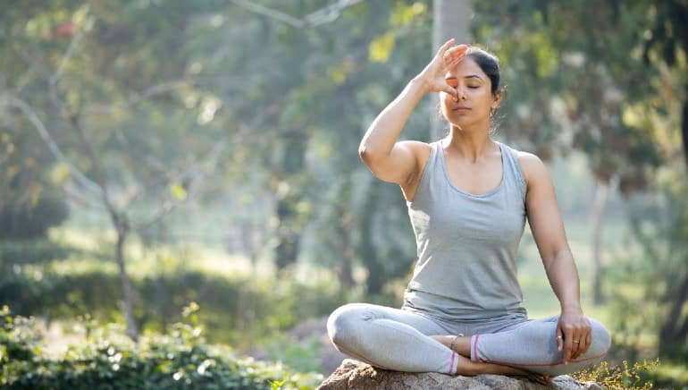 A women do pranayama