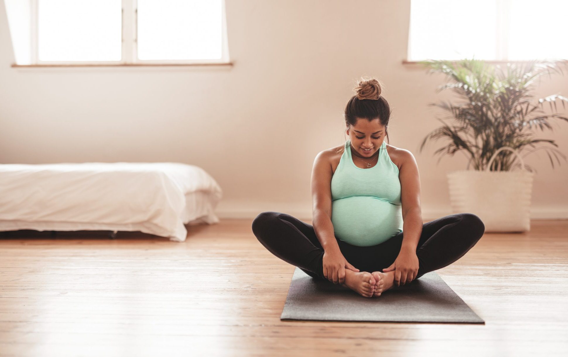 A lady do prenatal yoga